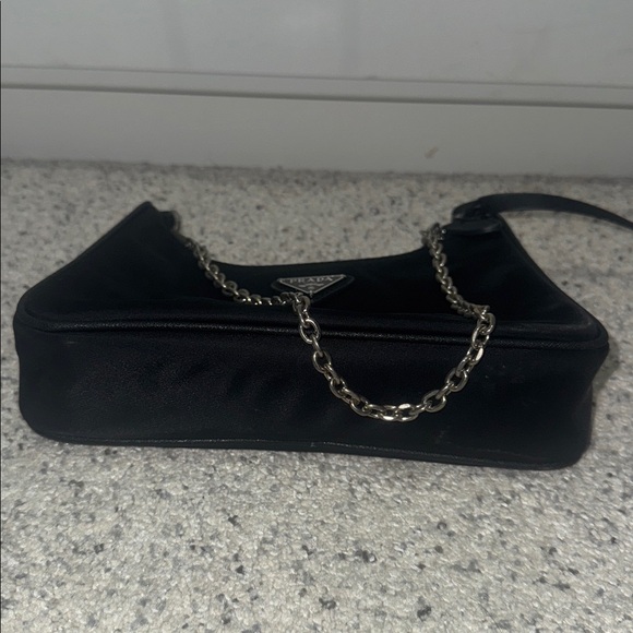 Prada re-edition Bag - Picture 3 of 8